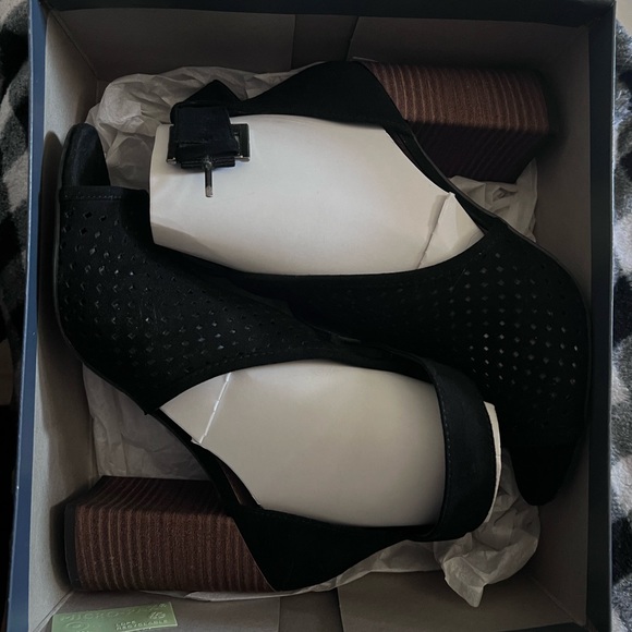 Black Open Peep Toe Heal/Booties - Picture 2 of 3